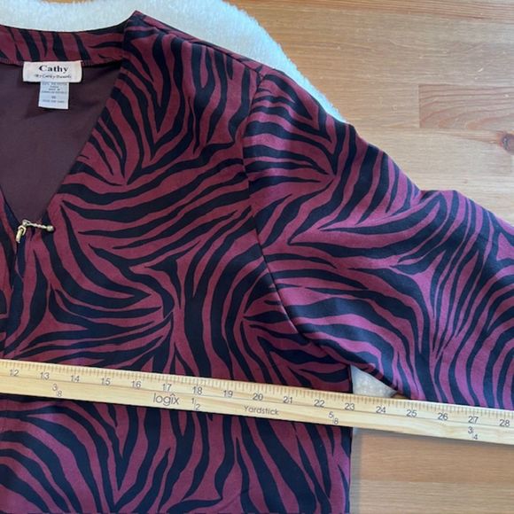 Cathy by Cathy Daniels Maroon Black Animal Zebra Print Full Zip Cardigan Size 16 - Picture 10 of 11